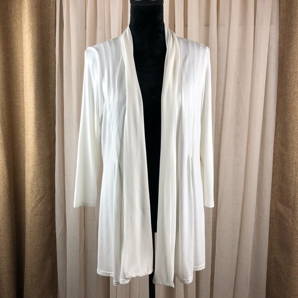 Cyrus Winter White Shrug - Picture 2 of 7